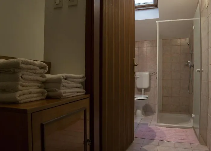 Apartma Apartmaji In Sobe Marija Jera